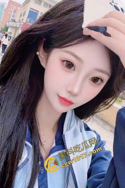 海角大神趁萝莉小表妹洗澡时后入爆操！表妹湿身诱惑，汁水四溅，淫欲四溢，淫叫不断-1