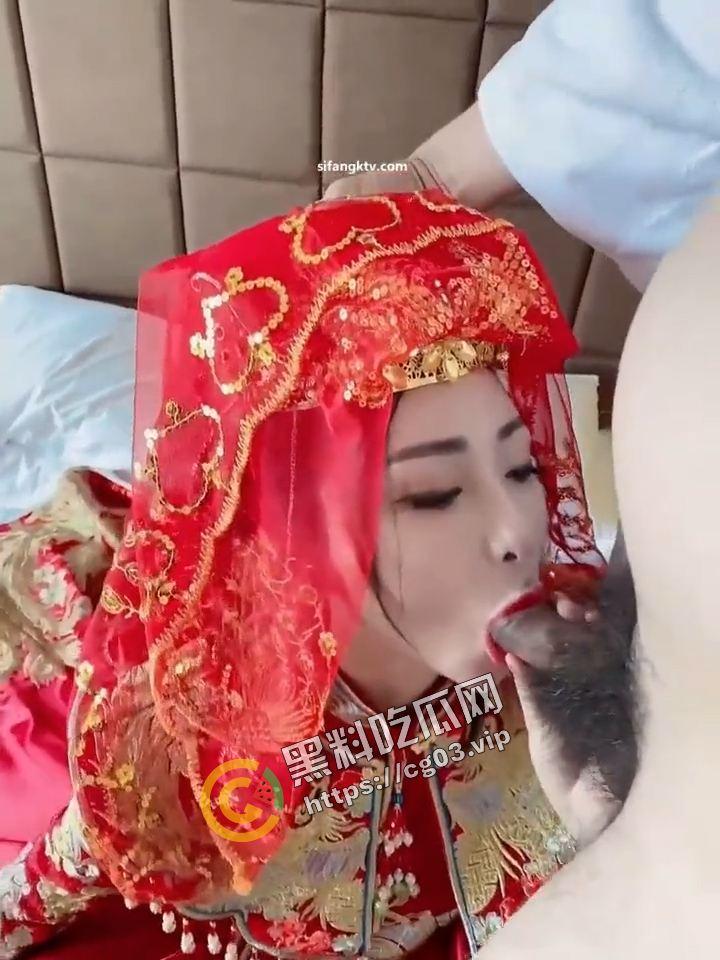 洞房花烛夜 提枪打炮时  还得是中式婚纱最符合中国色友的体质 更别说新娘人美活好了-5