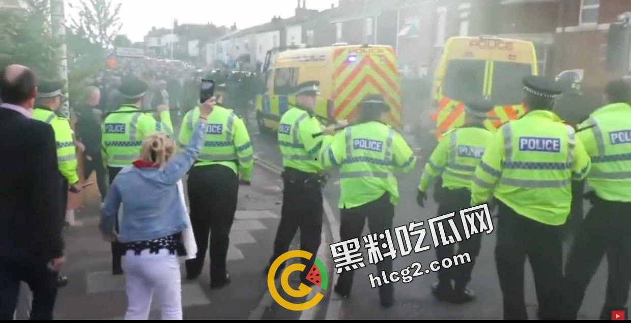 大规模骚乱！英国利物浦发生持刀伤人事件 造成3名儿童丧命 11人受伤！-6