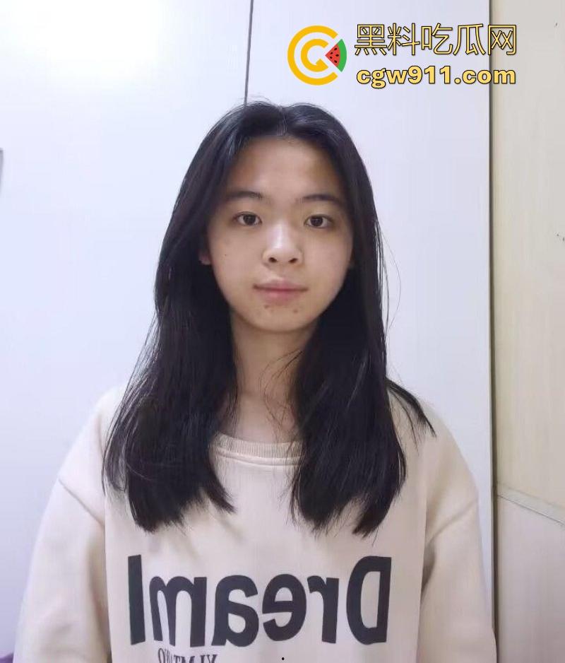 东北大学清纯女大学生【罗铭怡】被金主调教成骚母狗，在校期间拍摄各种露出视频，被主人玩腻后曝光流出！-4