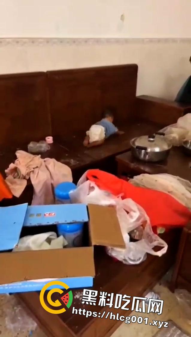 海南澄迈 几个幼儿被关家无人看管 一天没饭吃 屎尿弄一地有人生没人养-3
