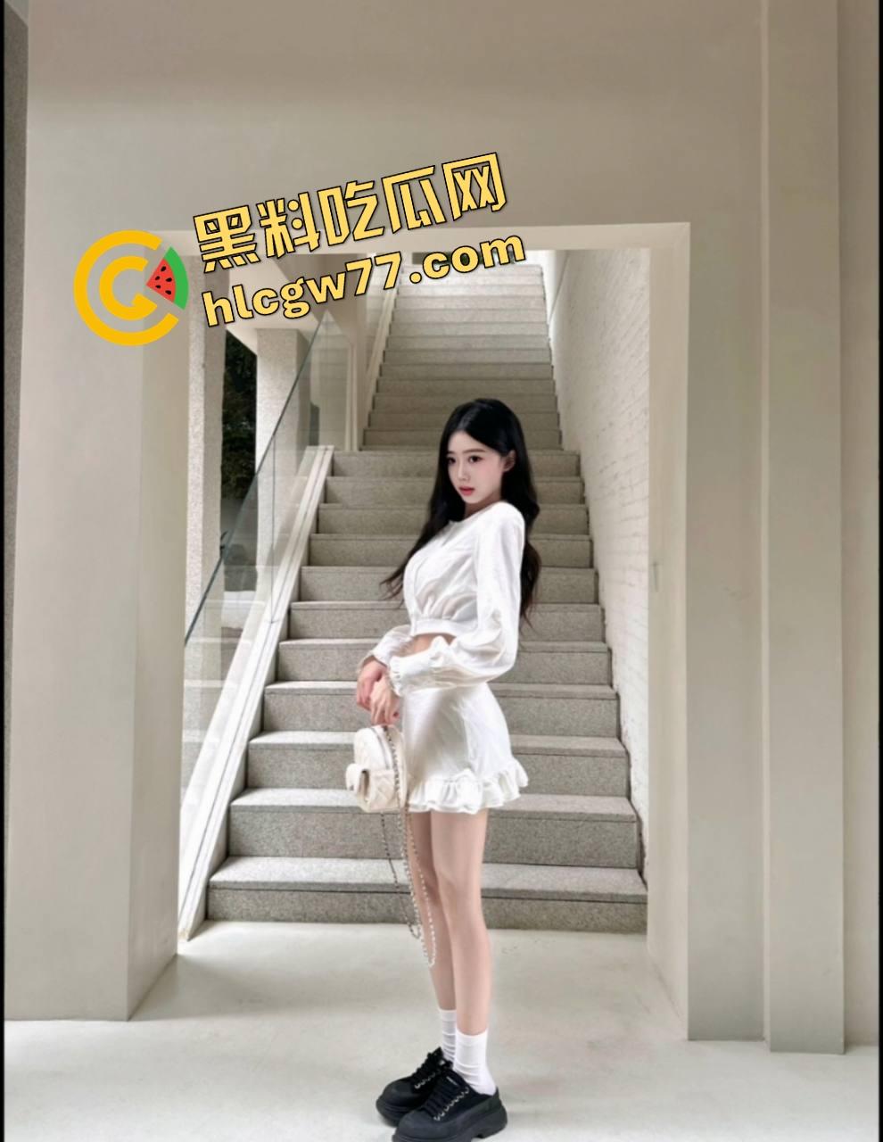 小姨子浪得离谱，表情骚得像A片女主表情比动作还骚，无套骑射主动求操，姐夫我真绷不住了！-3