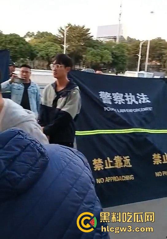 顺德梁球锯职业学校学生跳河自杀，校方没收手机逼出人命！母亲校门口哭到休克，学校冷血旁观！-9