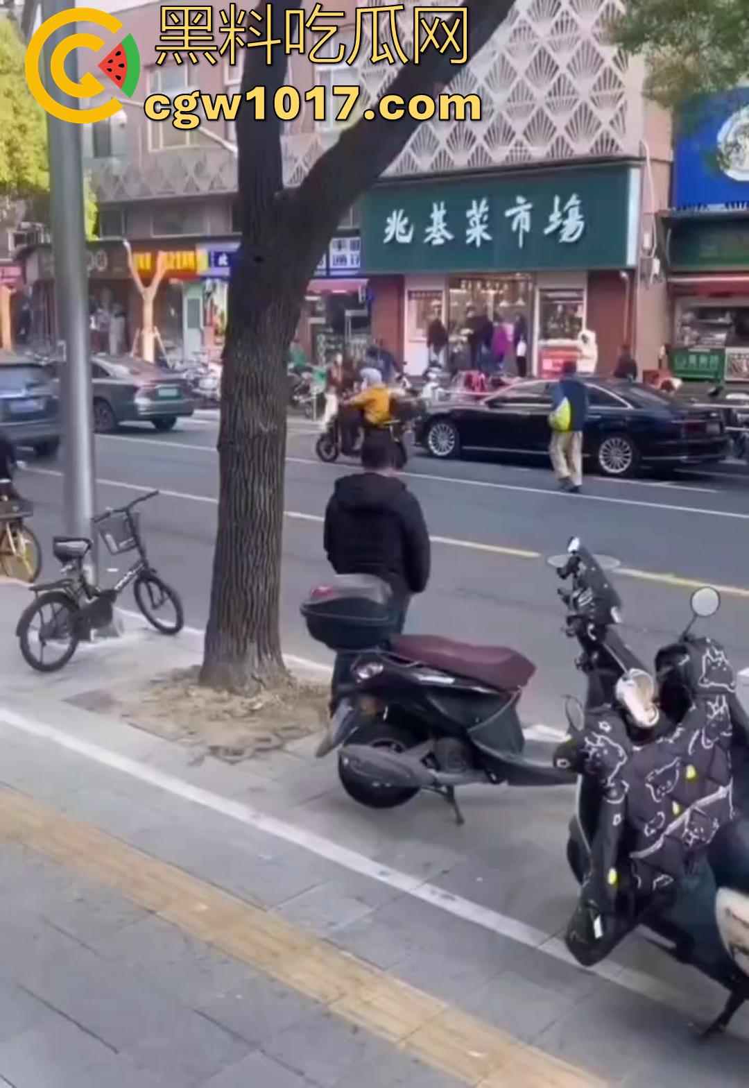 大型捉奸现场视频曝光 女友谎称跟朋友吃饭 实则出去酒店开房上钟 男友捉奸当场报警有人卖淫大义灭亲！-2