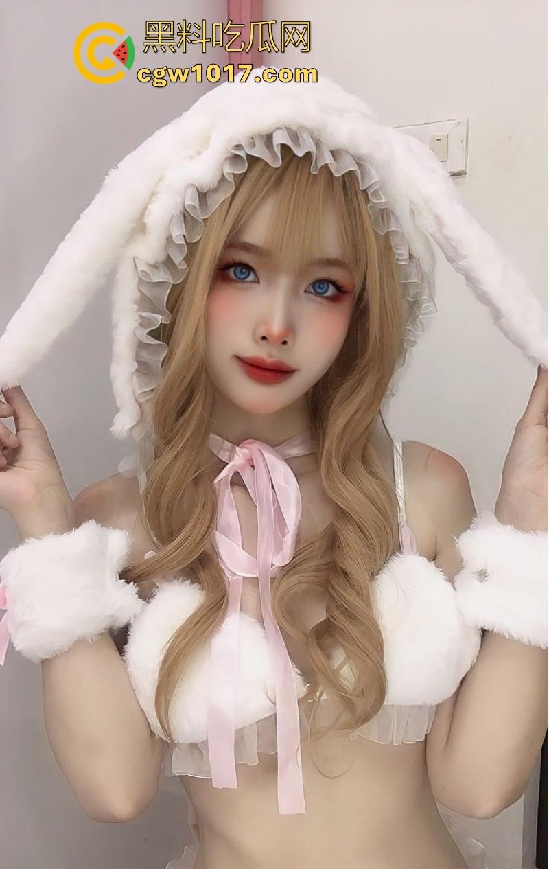 顶级Coser女神【DreamlikeUwU】化身性感小白兔，Q弹美乳在镜头前晃荡，扭动翘臀、撩人姿势，每一帧都超淫荡！-1