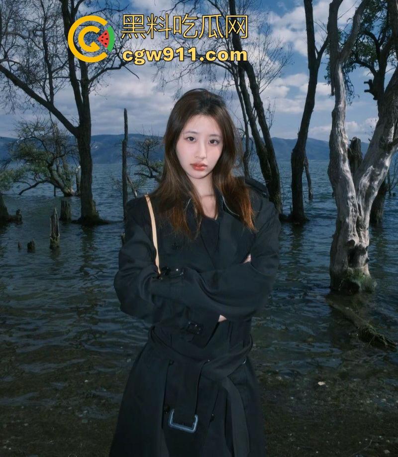 英国留学生【张慧敏】约炮视频曝光，黑丝美腿极品身材，按头口交无套后入猛操，反差魅力炸裂！-1