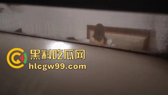 偷拍技术天花板，山西哥们跟踪前女友开房，全程偷拍她和现男友翻云覆雨，角度刁钻精准到像开了透视挂！-10