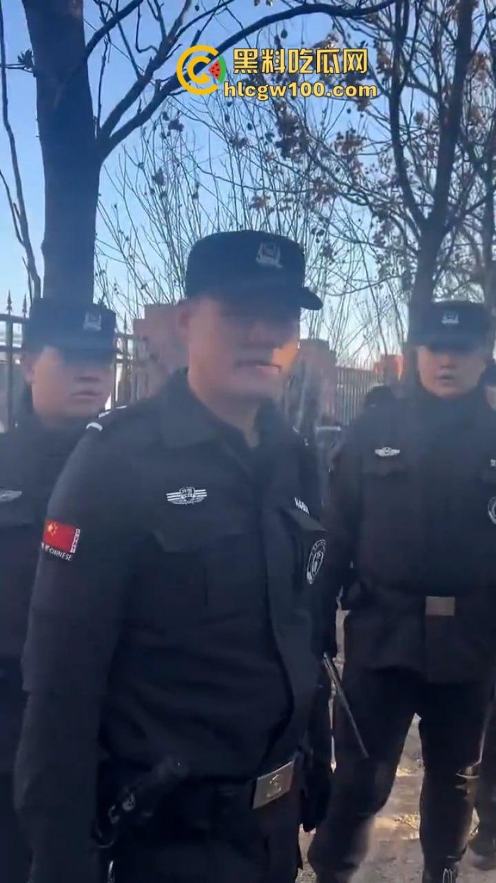 爆料越少事越大！蒲城职高警民大混战 十万民众为坠亡学生发声 当地被迫实行全城戒严管控 母亲含泪妥协！-5