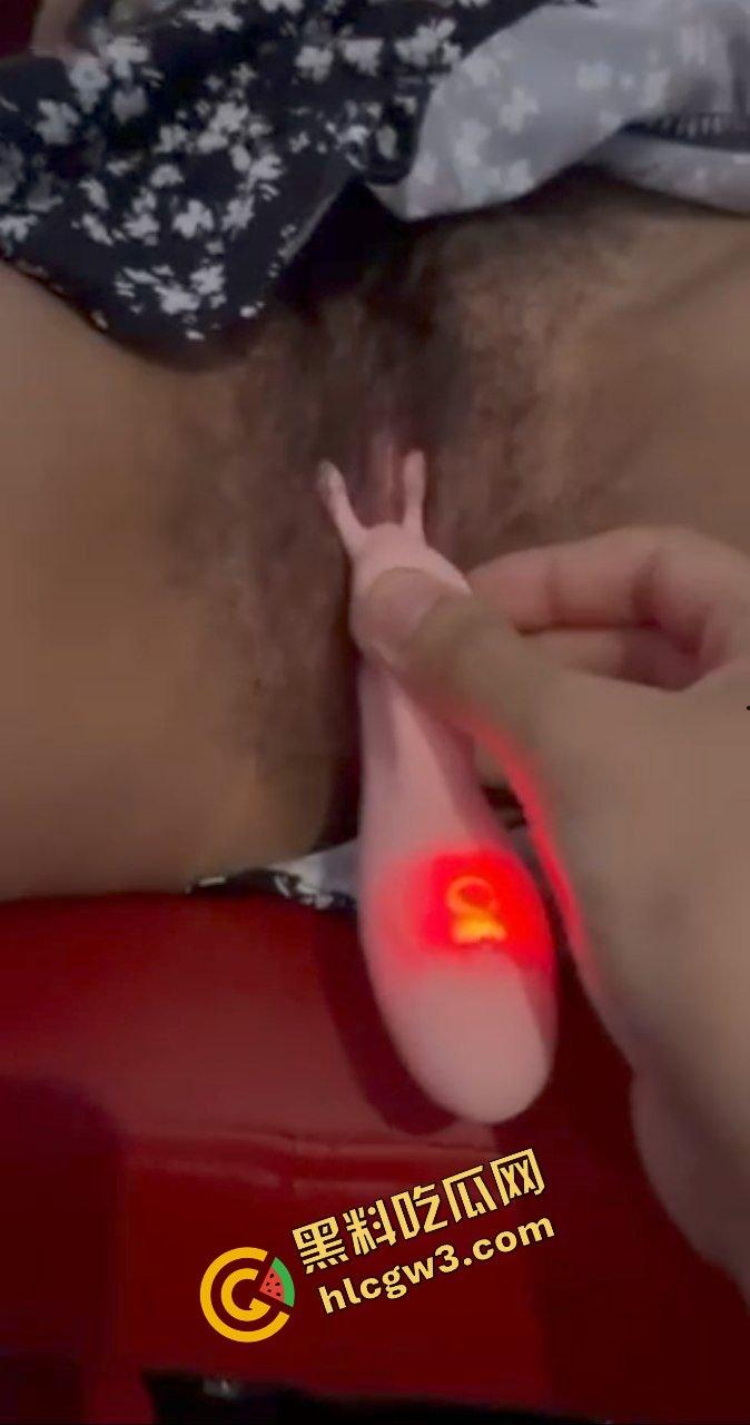 西安交通大学大四反差母狗【皱慧晴】身穿情趣黑丝 男友酒店调教中出！独家流出！-3