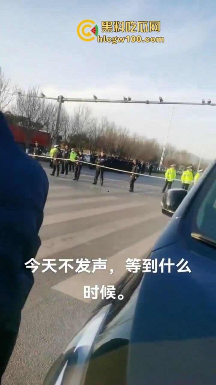 爆料越少事越大！蒲城职高警民大混战 十万民众为坠亡学生发声 当地被迫实行全城戒严管控 母亲含泪妥协！-9