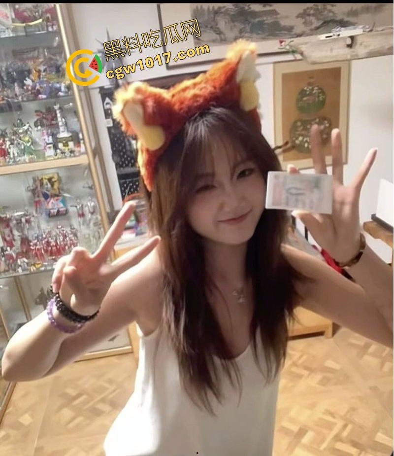 浙江大学极品高颜值学妹【刘颖】清纯可爱，醉酒后眼神迷离被同学带到酒店脱光衣服狂干，粉嫩骚逼被捅得汁水四溅！-2