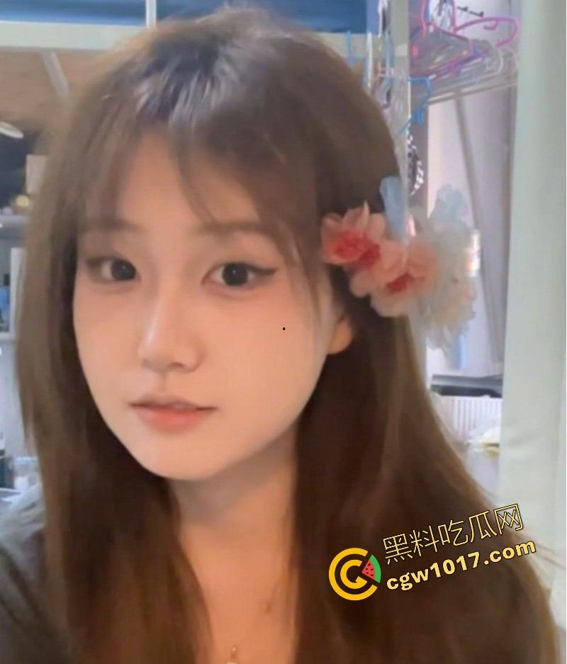 浙江大学极品高颜值学妹【刘颖】清纯可爱，醉酒后眼神迷离被同学带到酒店脱光衣服狂干，粉嫩骚逼被捅得汁水四溅！-3