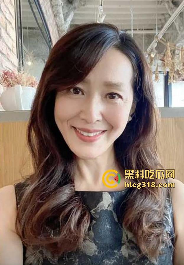 海角乱伦【爱玩求虐的婶婶】最新力作，调教母狗婶婶，踩奶狂插，满足婶婶的受虐倾向！-2