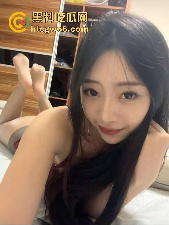 南开反差婊【金月敏】嫩乳肥臀淫汁喷一地，有男友还当劈腿母狗，大屌操翻下贱逼，主动张嘴舔精子！-3