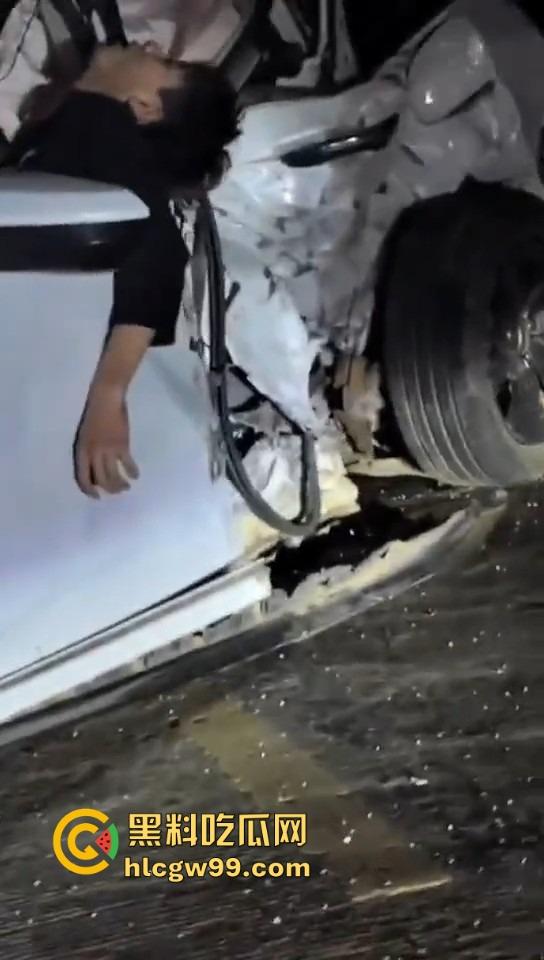 湛江雷州东里镇春节变丧场，士头路口惨烈车祸 ，家人还在吃席 ，这边已经送命了！-7