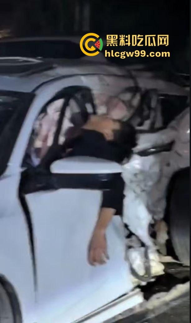 湛江雷州东里镇春节变丧场，士头路口惨烈车祸 ，家人还在吃席 ，这边已经送命了！-8