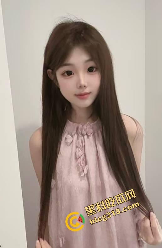 现在小年轻逼瘾太猛，骑小牛电动车都能车震，巷子里妹子张腿坐车上舔逼，随时随地吃海鲜上头！-1