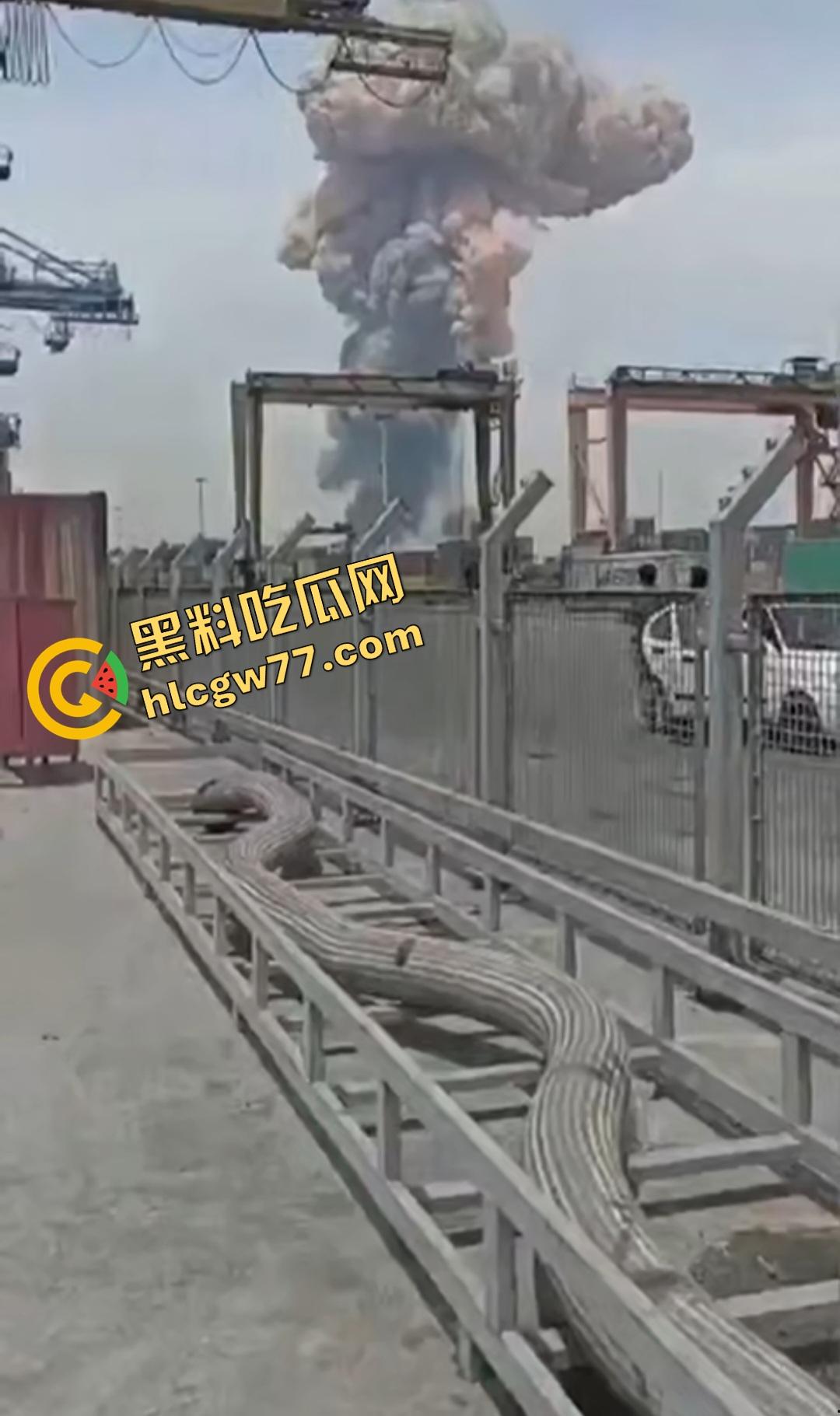 昨日伊朗沙希德拉贾伊港炸翻天！有个人玩化学品炸伤800人炸死25人，真是玩火自焚-3