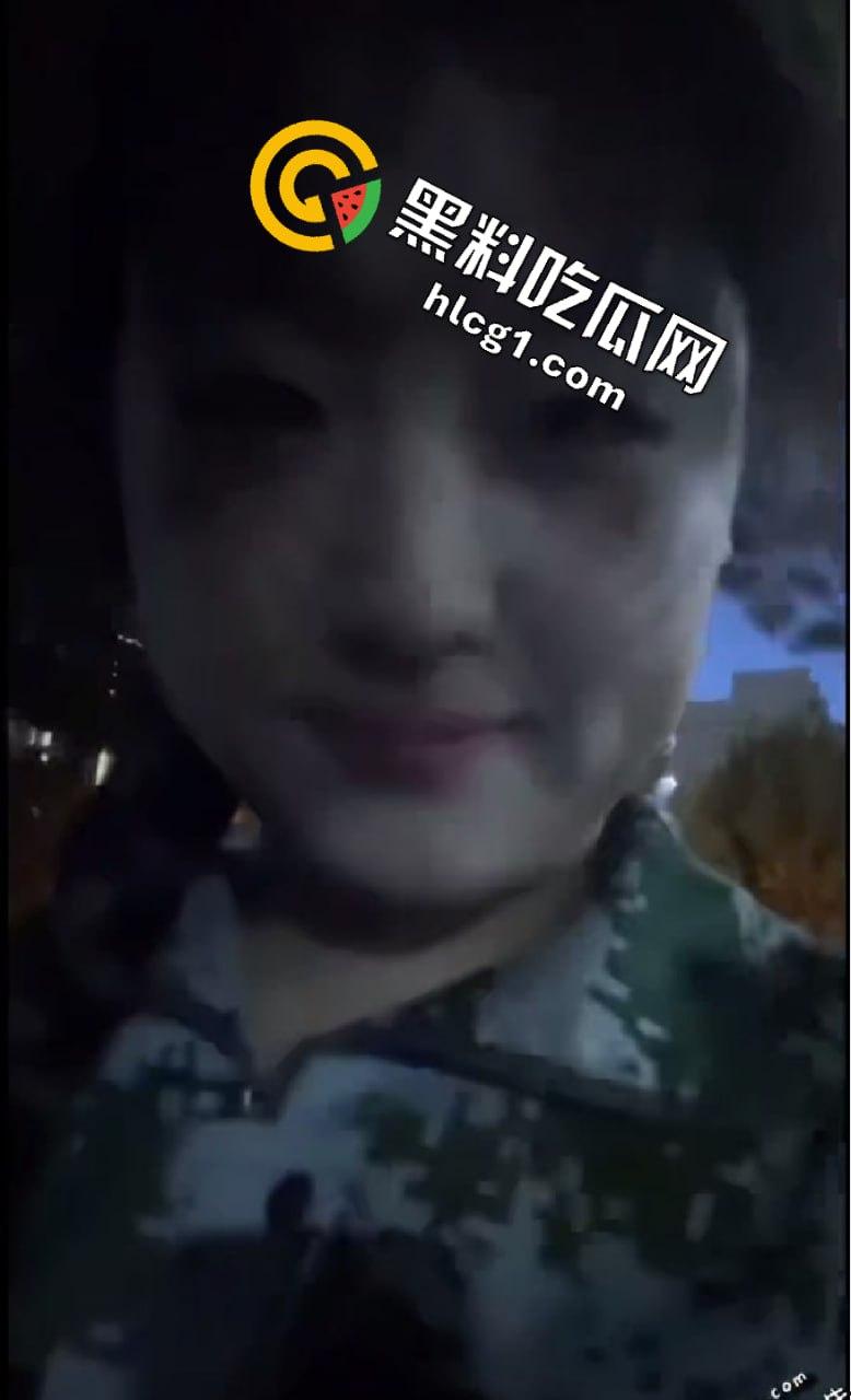 徐工职生物制药大一女生荣佳欣，和姐夫视频自慰被曝光 军训服下的小骚货-1