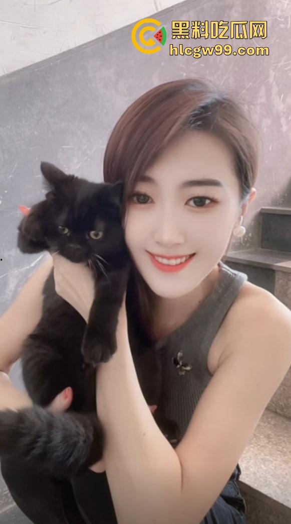 抖音主播『 小龙女』流量密码解锁，跳蛋一塞，骚逼水库瞬间泄洪，喷得满地湿哒哒，地表最强喷泉！-4