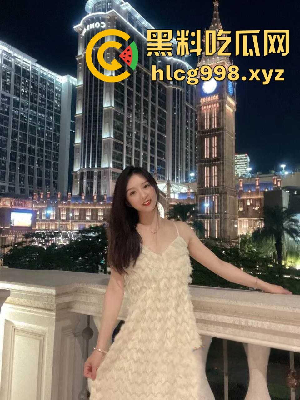 郑州师范大学清纯妹【刘若雨】床上骚得飞起，双手捧蛋吃鸡，吃得是真虔诚！-2