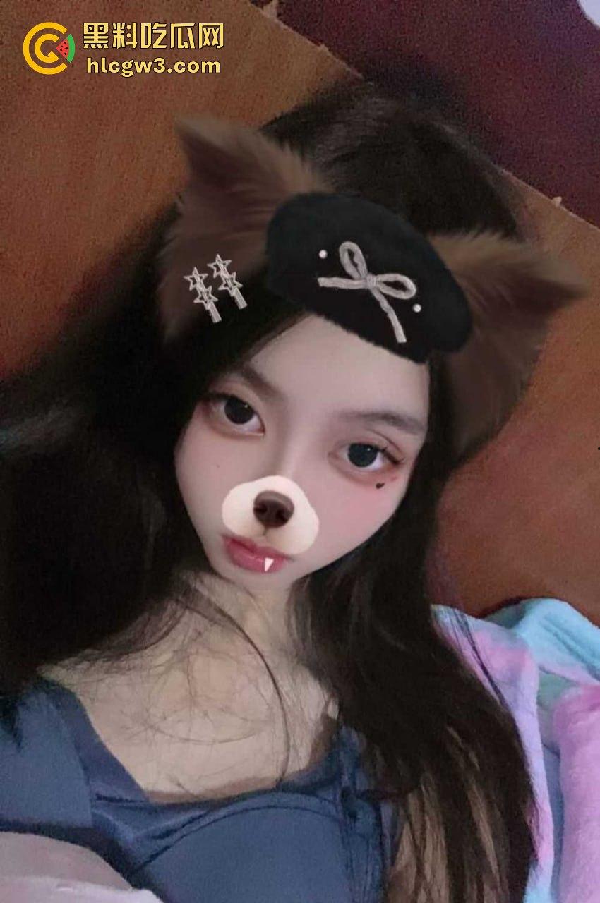 四川资阳高级职业中学的【彭万珊】情窦初开的年纪竟然在网上大玩露骨套路 发骚裸照引爆全网！-5