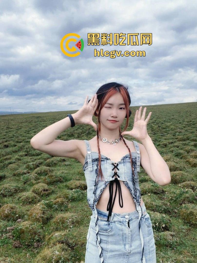 重庆信息科技大学【林薇】网传清纯女神化身外围小母狗？白丝足交、后入打桩，完全颠覆校园形象！-4