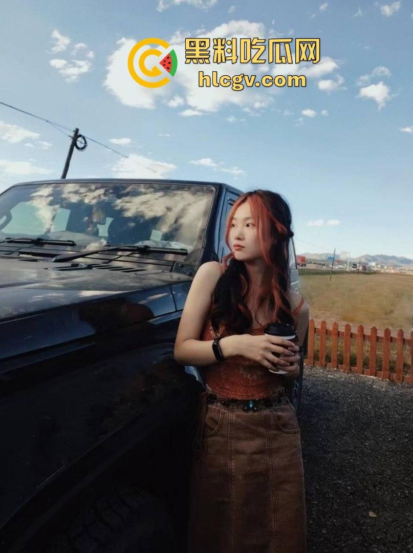 重庆信息科技大学【林薇】网传清纯女神化身外围小母狗？白丝足交、后入打桩，完全颠覆校园形象！-5