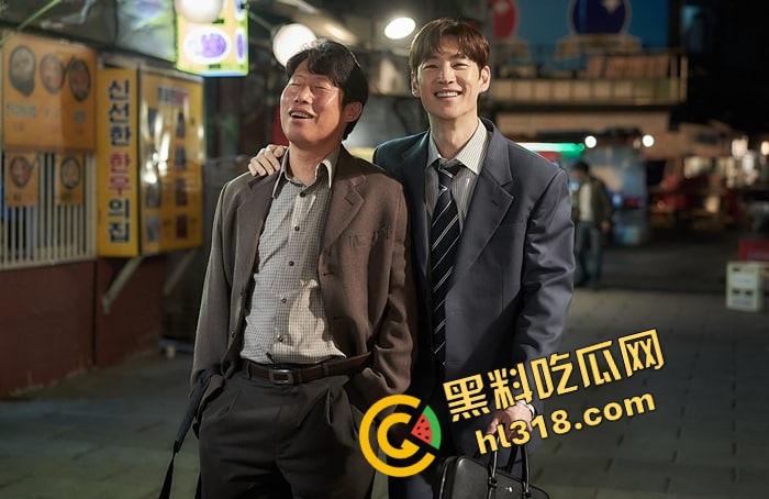 韩国烧酒命悬一线，IMF都救不了这对冤家，财务男大战资本狗！电影【烧酒战争】带你看棒子得信仰！-7