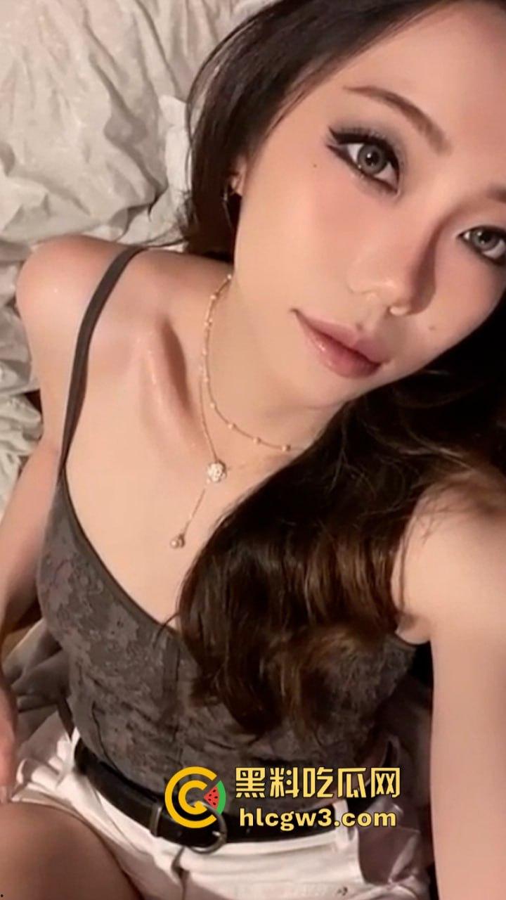 抖音网红【小温蒂】性感反差母狗 背着男朋友偷吃 口爆吞精舔脚毒龙 圆润美臀被疯狂后入！-6