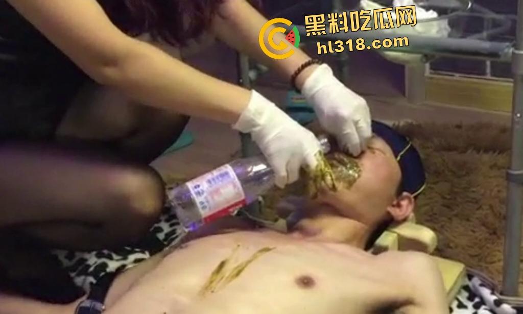 浙江恶女逼男友吞粪！捆绑虐待塞屎，掐鼻子不给呼吸强迫张嘴，中途还怕男友渴了给他喝水！-4
