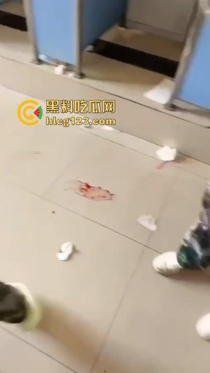 血腥慎入！令人发指在校女大学生突然在公厕临盆生孩子 又弃之不管！-2