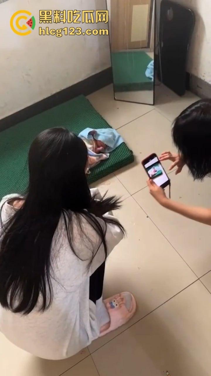 血腥慎入！令人发指在校女大学生突然在公厕临盆生孩子 又弃之不管！-6