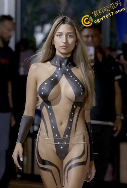 2025迈阿密泳装周【Farnello】胶带秀零布料全裸勾魂,金发超模乳臀春光乍泄,私处若隐若现,欲望炸裂T台!-3