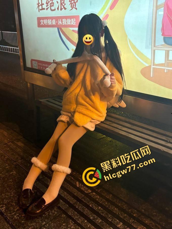 天津淫荡母狗『赵曦』萝莉脸配魔鬼御姐身，嫩洞喷汁奶子弹得能炸眼，操一炮香得鸡巴烧断！-2