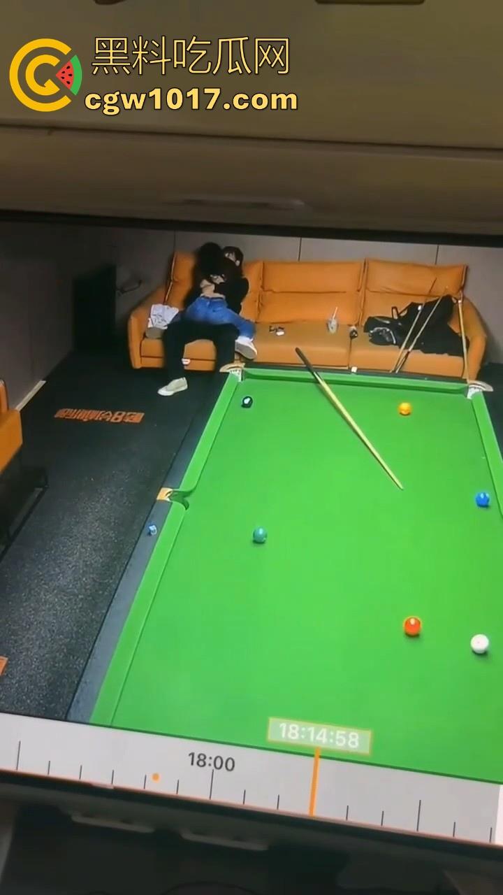 不是哥们你打台球就打台球嘛，好端端的怎么就骑上了，极品台球媛就这样给你拿下了？我很急这台球厅叫什么-9