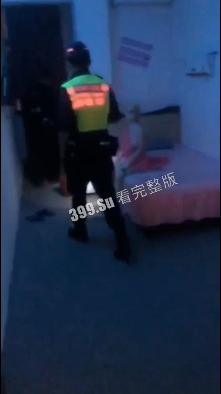 扫黄合集  常在河边走哪有不湿鞋  祝所有看到此视频的瓜友们都能在探险中平安归来！-7