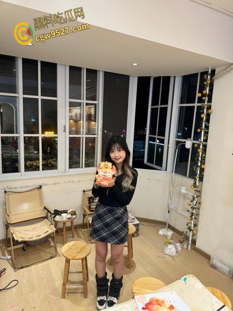 吉林师范学院清纯学妹【张娜】，人前文静人后骚母狗，被按住脖子爆操，操完不满足还用道具接着弄 !-3