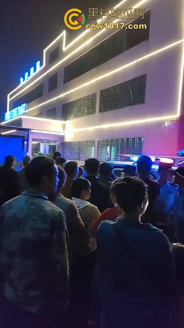 海南琼中爆发大规模群体抗争！因海南天然橡胶产业集团偷砍农民的槟榔田爆发，现场的农民们情绪机动！-4