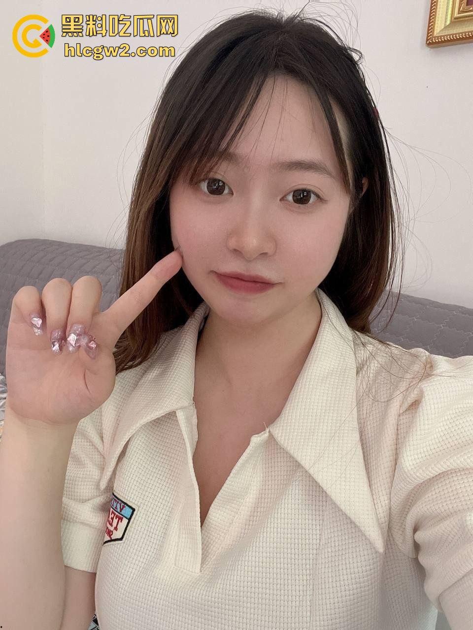 约炮南宁师院极品【江晓莹】 颜值高身材好,口活顶得堪比飞机杯,吃鸡技术爽翻天!独家真实爆料!-11