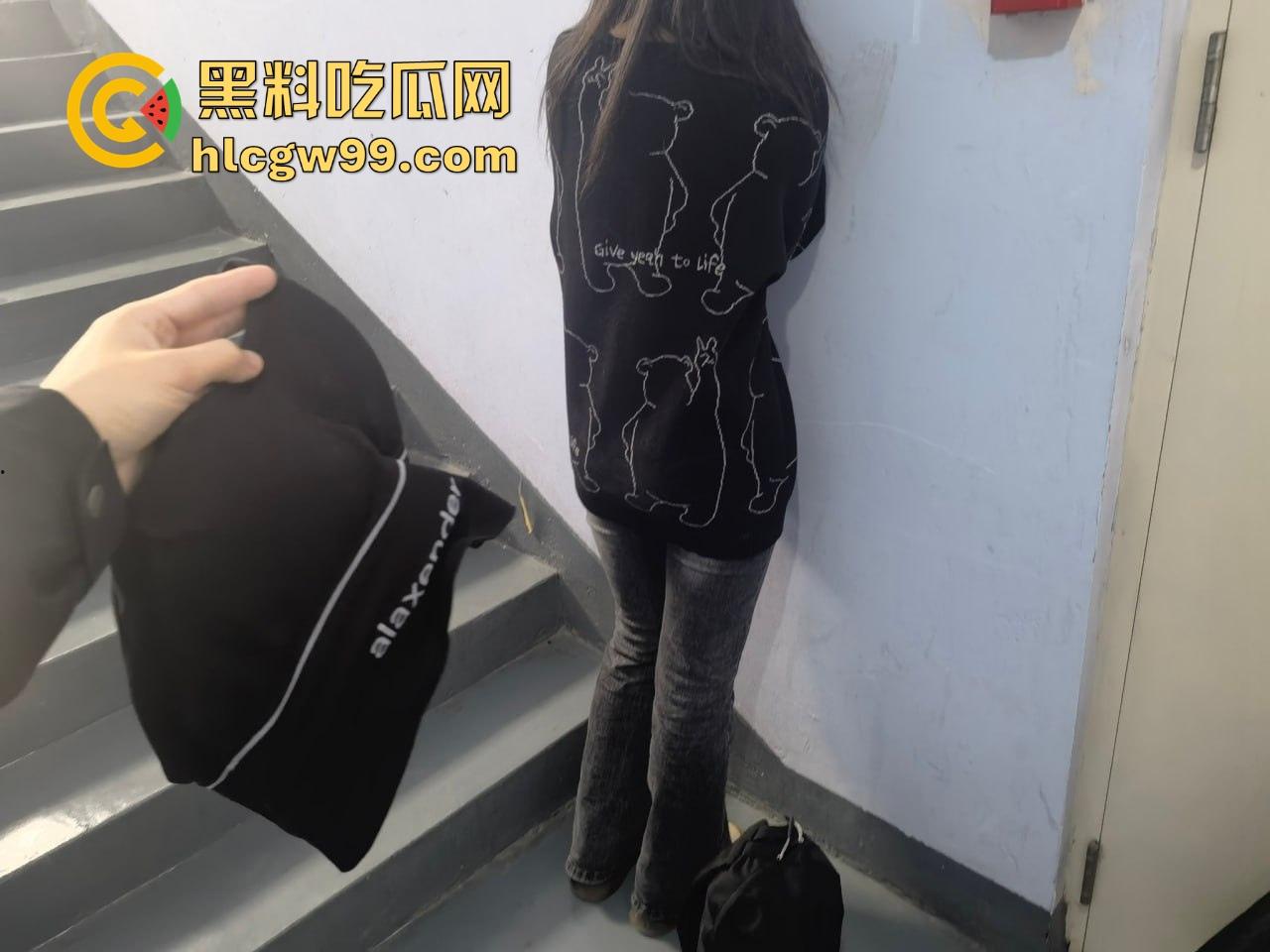 在校男大第二弹，男大生调教界教父，专攻女大学生和年轻女教师，一个月换一个，堪称约啪界劳模！-12