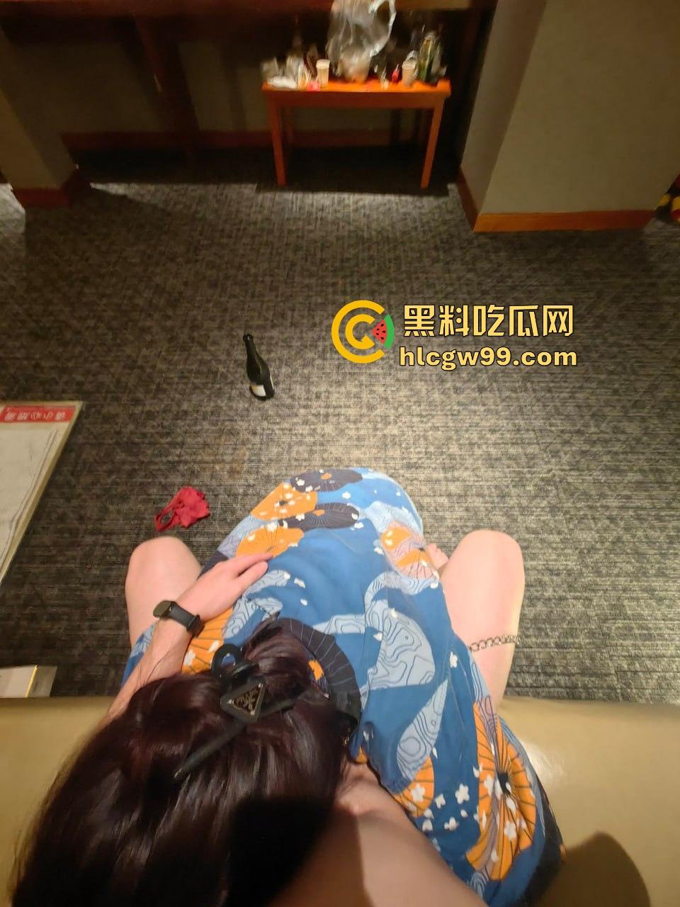 在校男大第二弹，男大生调教界教父，专攻女大学生和年轻女教师，一个月换一个，堪称约啪界劳模！-23