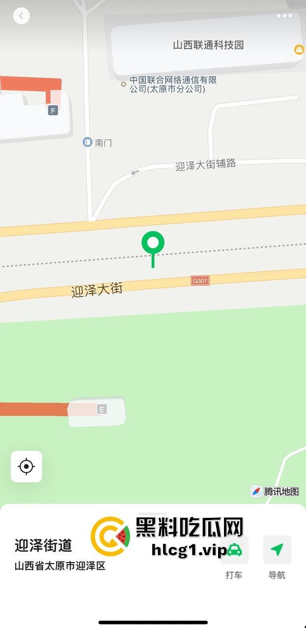 太原醉汉主干道停车持刀战3交警，打不过直接扒车逃跑，结果被托飞30米！-1