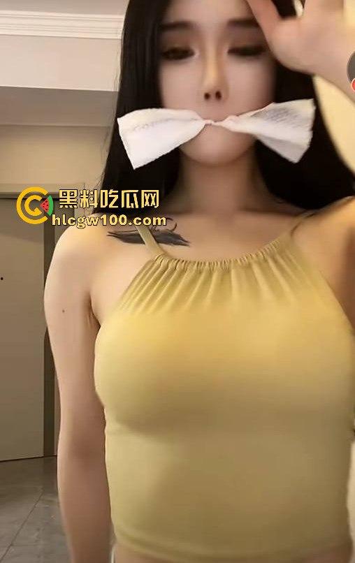 快手【药花姐姐】直播间公然玩自慰，白虎骚穴一览无遗不懂行的还傻傻的就只盯着快手看，主播真会玩！！-12