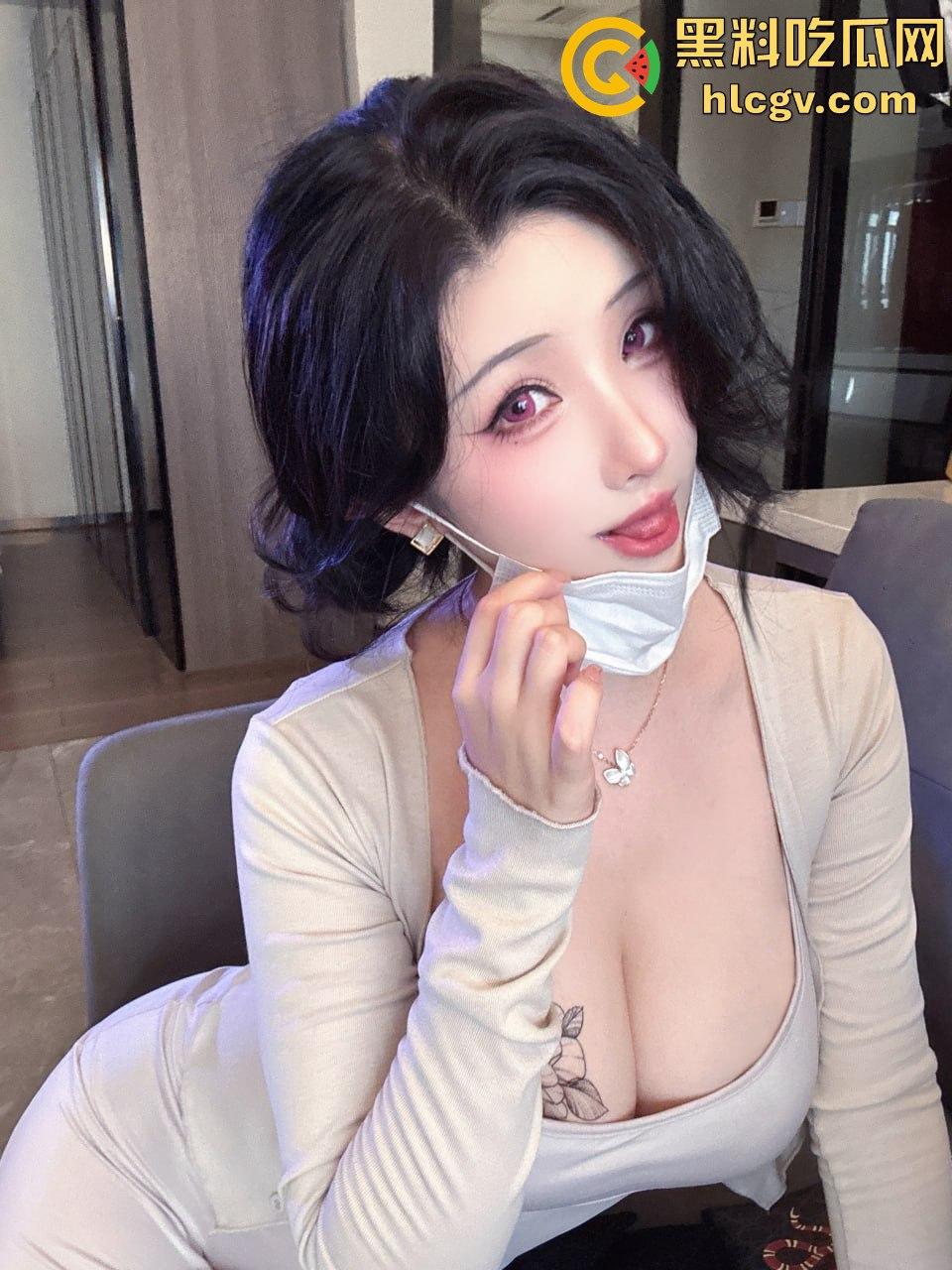 『rioko凉凉子』御姐写真曝光！红色吊带黑丝，丰乳肥臀简直人间胸器，魅魔圣体人间尤物！-8