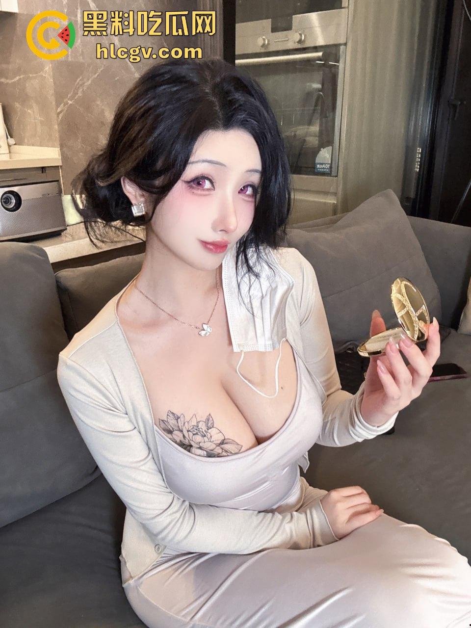 『rioko凉凉子』御姐写真曝光！红色吊带黑丝，丰乳肥臀简直人间胸器，魅魔圣体人间尤物！-12