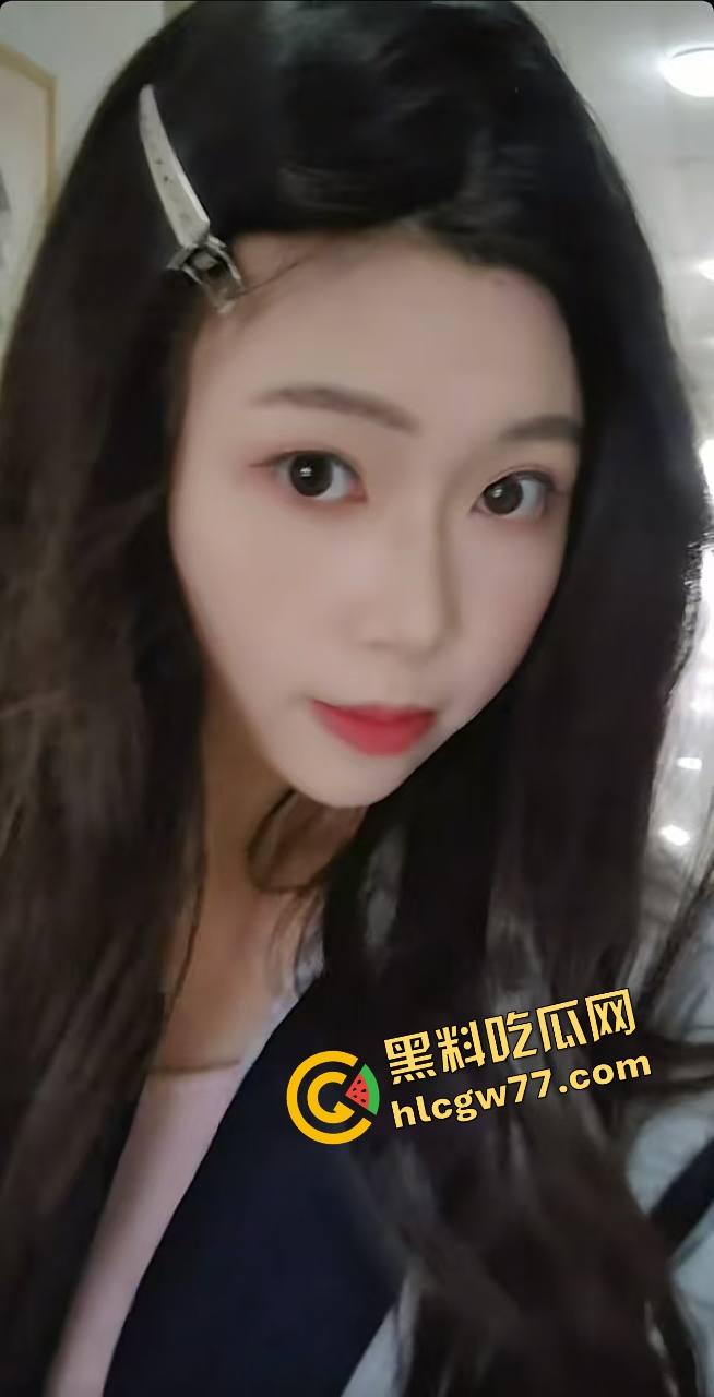 舔技封神『菜利瑜』私拍流出爆红，甜妹跪舔深喉变公共肉嘴，装乖现实舔J舔到射三次！-4