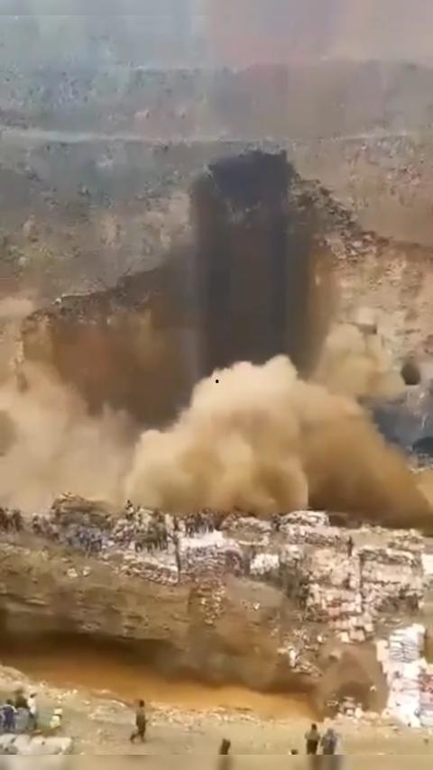 惊天摄魄！非洲刚果铜矿场坍塌惨剧：80人惨被活埋葬身矿场，挖掘机疯狂清尸，尸骨遍野！-3