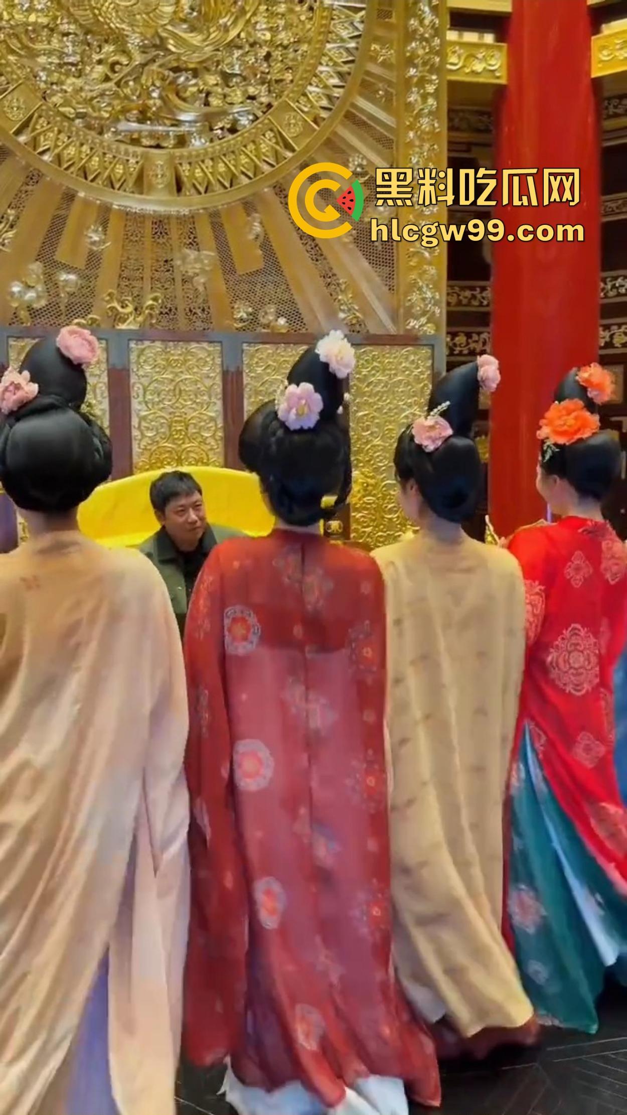 398帝王卡是皇帝梦还是智商税？坐龙椅看妹子跳舞，不如直接大保健，毕竟看得再爽也摸不到！-11