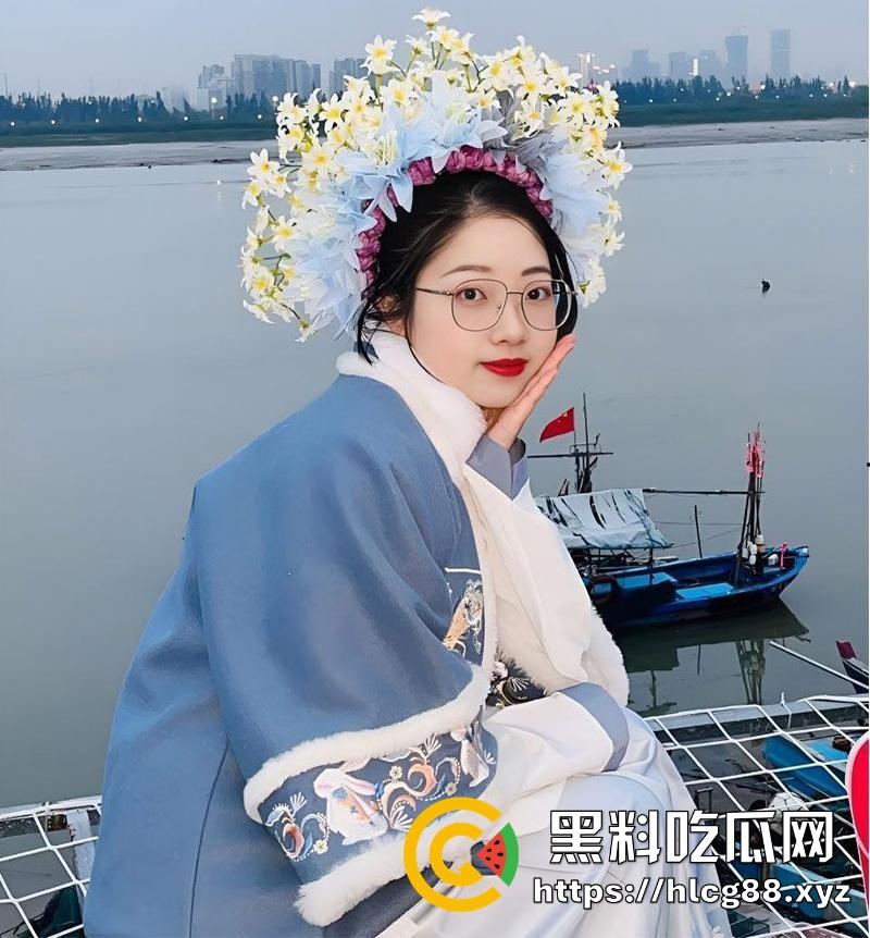 海南反差骚幼师【秦舒培】表面上清纯眼镜妹 私下却是精盆公交车 到处聊骚约炮-10